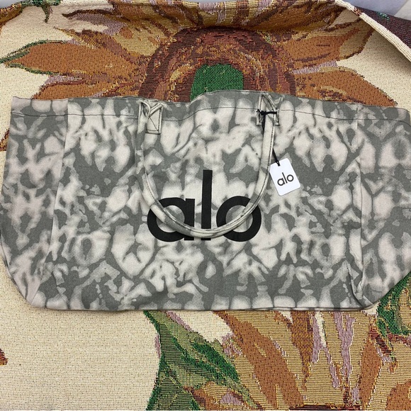 ALO Yoga Gray Camouflage Tote Bag - Picture 1 of 3